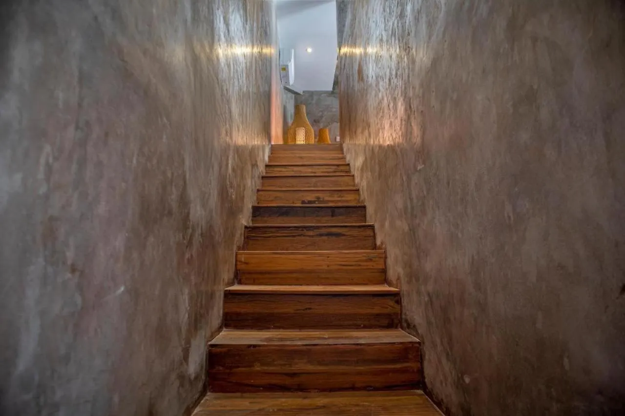 Mezzanine Industrial 1 Bedroom Private Villa In Seminyak 0*, Σεμινιάκ